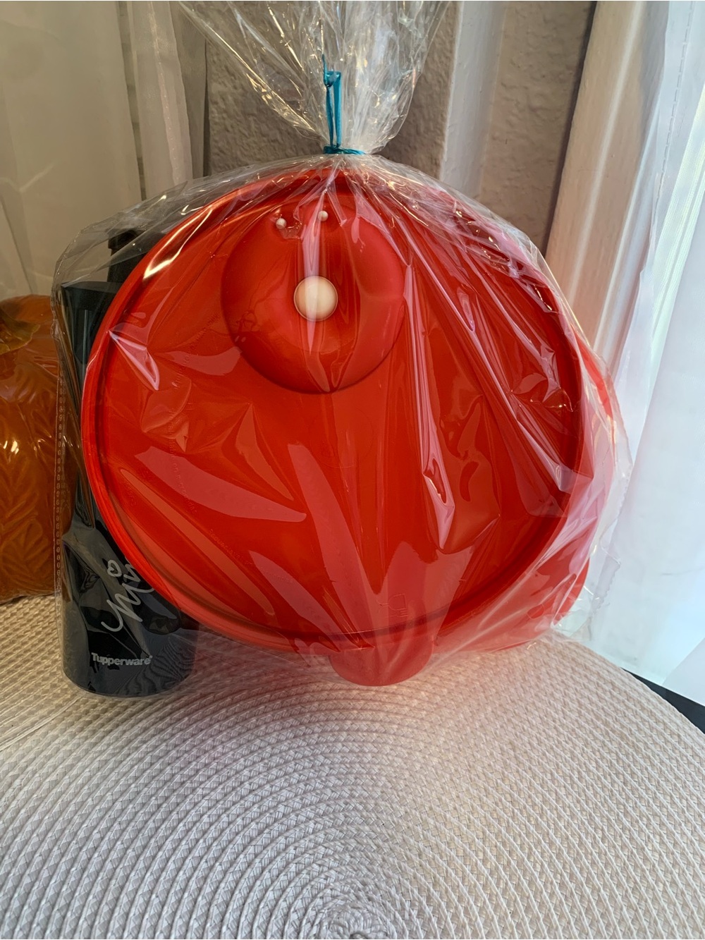 ❤️🖤Tupperware Red Divided Snack Bowl with Black Character Tumbler❤️🖤 - Picture 3 of 3